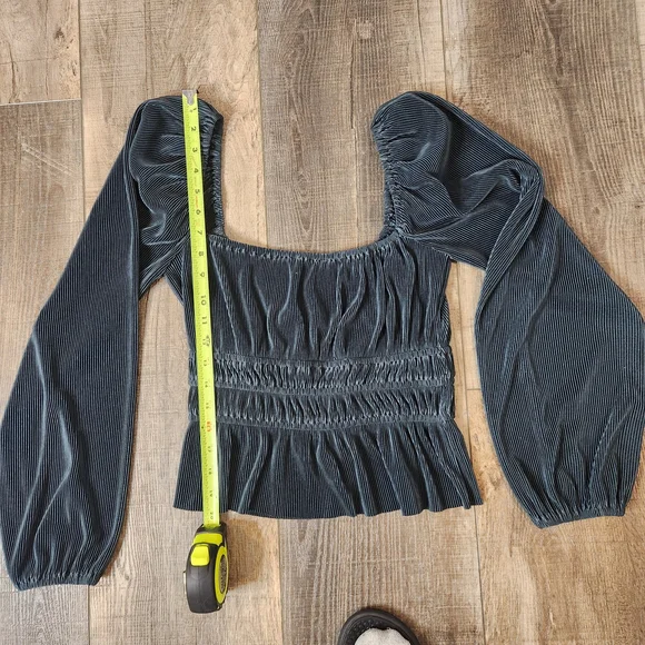 ASTR The Label Ziva Pleated Balloon-Sleeve Top in a midnight blue Sz:S Boho - Picture 6 of 9